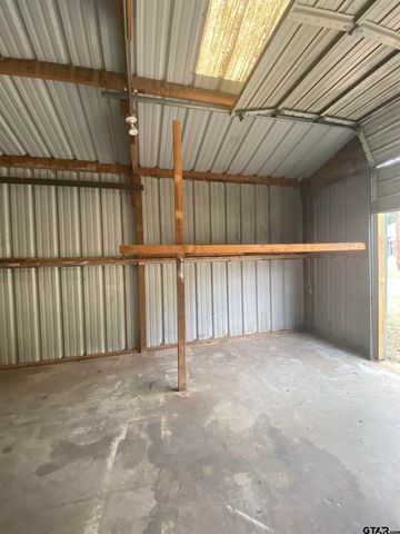 524 N College St, Lindale, TX 75771