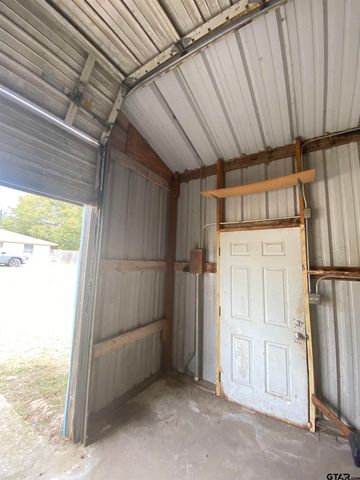 524 N College St, Lindale, TX 75771