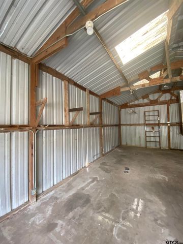 524 N College St, Lindale, TX 75771