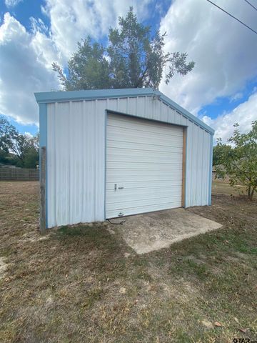 524 N College St, Lindale, TX 75771