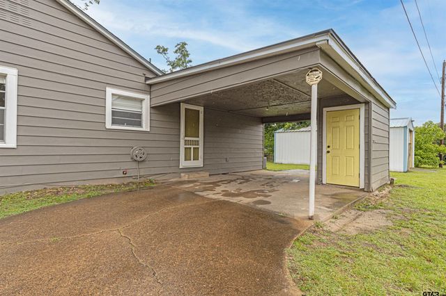 524 N College St, Lindale, TX 75771