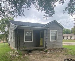 524 N College St, Lindale, TX 75771