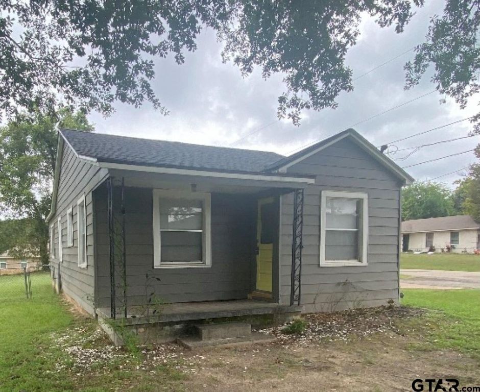 524 N College St, Lindale, TX 75771