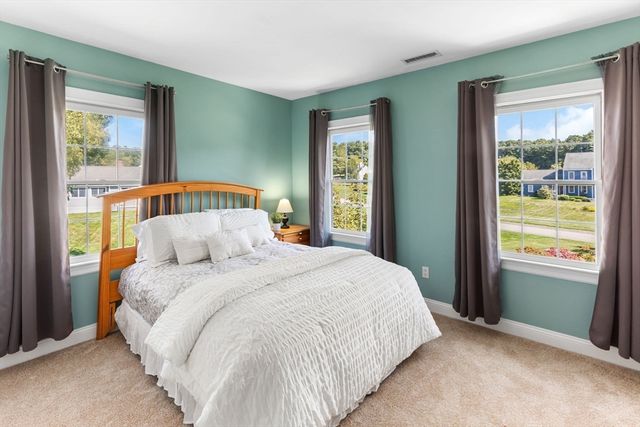 10 Dunham Pond Rd, Lakeville, MA 02347