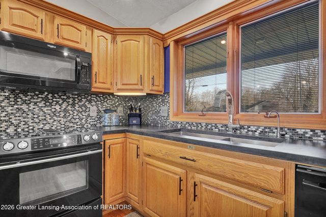 10289 Lafayette Lane, Dimondale, MI 48821