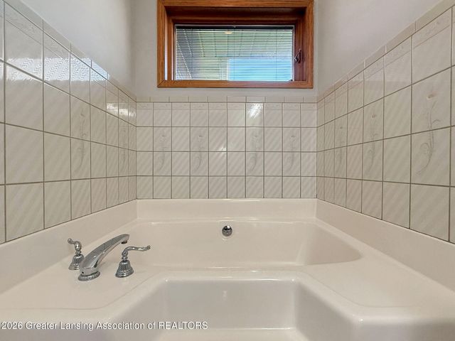 10289 Lafayette Lane, Dimondale, MI 48821