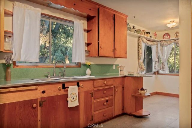 720 Rocky Loop, Crestline, CA 92325