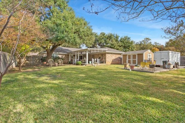 8604 Briargrove Drive, Woodway, TX 76712