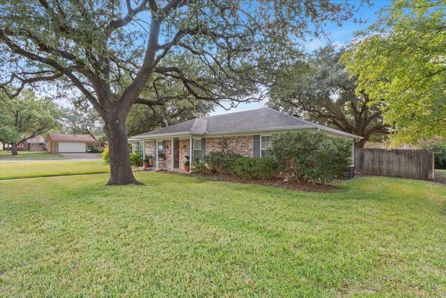 8604 Briargrove Drive, Woodway, TX 76712