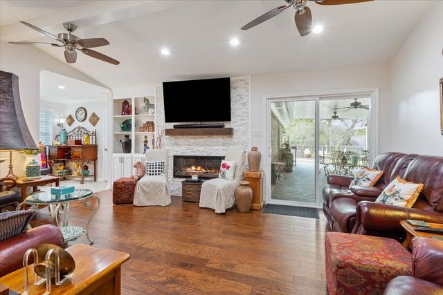 8604 Briargrove Drive, Woodway, TX 76712