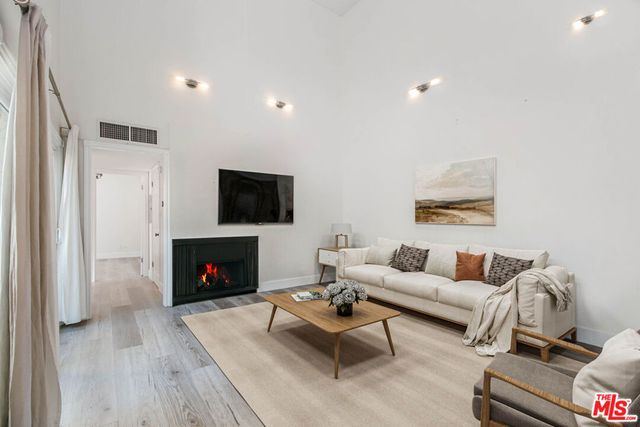 1339 N Columbus Avenue 304, Glendale, CA 91202