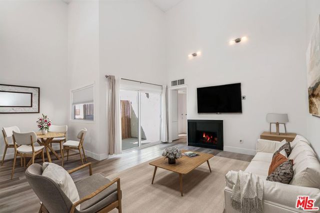 1339 N Columbus Avenue 304, Glendale, CA 91202