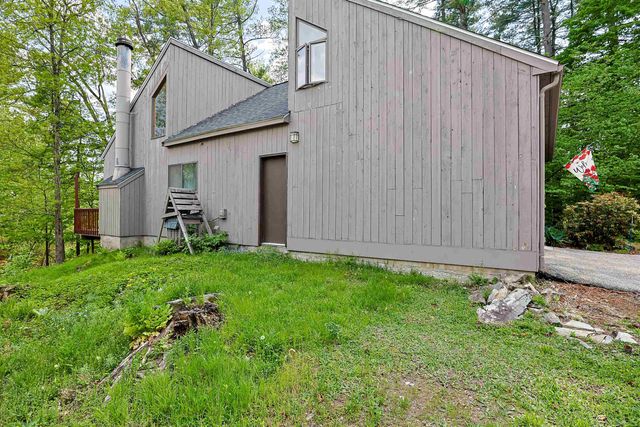 44 Coburn Woods Drive, Nashua, NH 03063