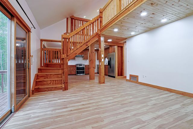 44 Coburn Woods Drive, Nashua, NH 03063