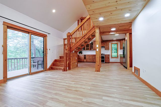 44 Coburn Woods Drive, Nashua, NH 03063