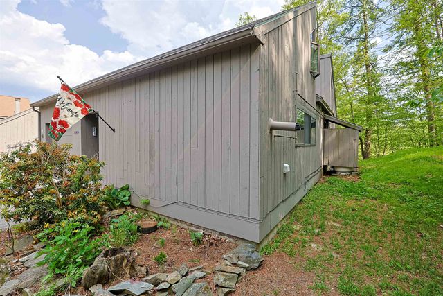 44 Coburn Woods Drive, Nashua, NH 03063