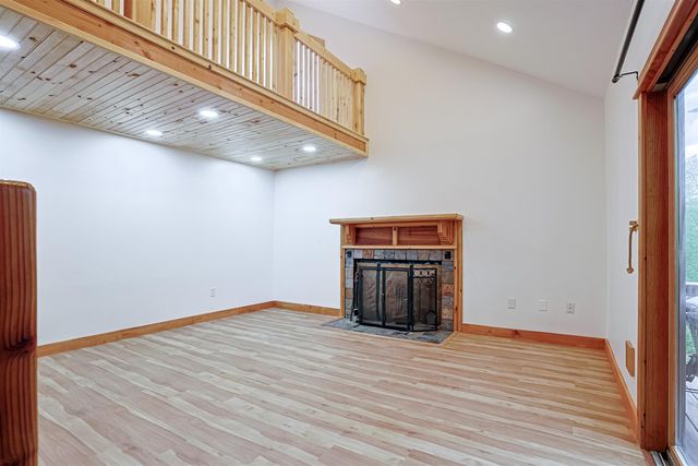 44 Coburn Woods Drive, Nashua, NH 03063