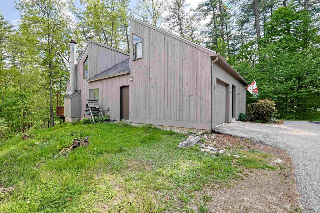 44 Coburn Woods Drive, Nashua, NH 03063