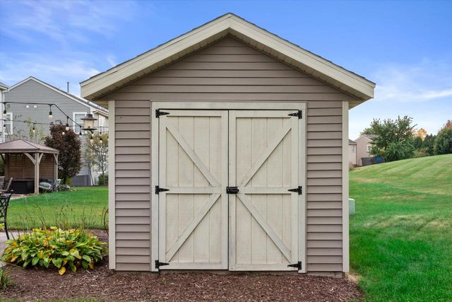 1644 Redwood STREET, West Bend, WI 53095