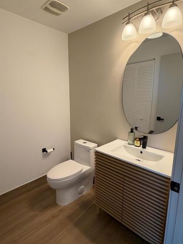 888 Biscayne Boulevard 1611, Miami, FL 33132