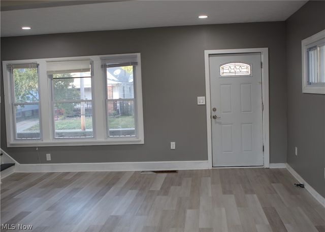 10909 Fortune Avenue, Cleveland, OH 44111