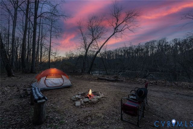 4 Dillard Rd, Spotsylvania, VA 22407