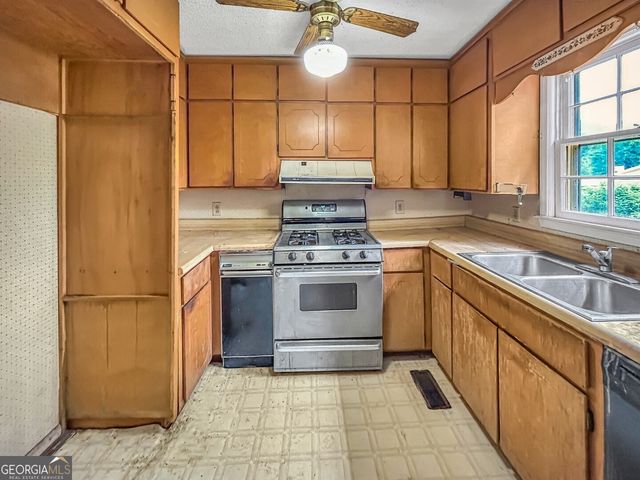 411 Edgewater Circle, Macon, GA 31220