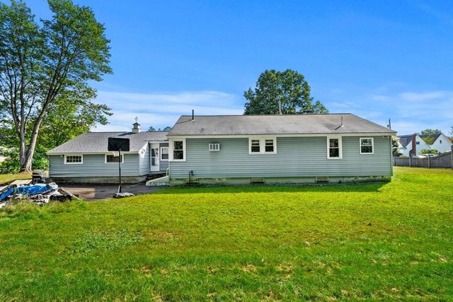 70 Newgate Circle, Manchester, NH 03102
