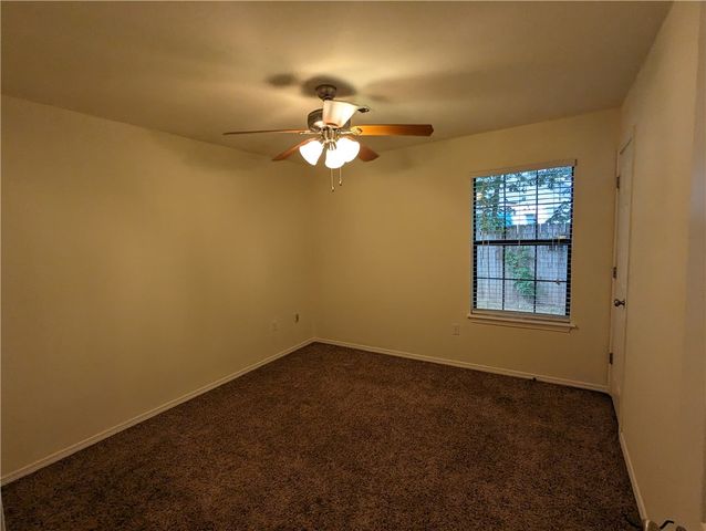 2046 E Farr Lane, Fayetteville, AR 72703