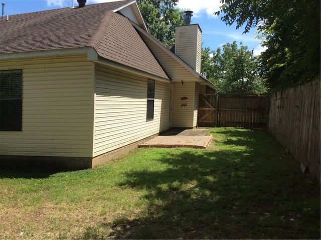 2046 E Farr Lane, Fayetteville, AR 72703