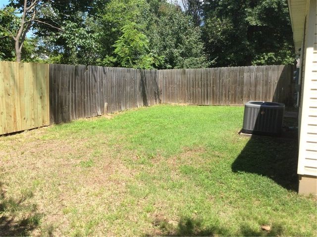 2046 E Farr Lane, Fayetteville, AR 72703