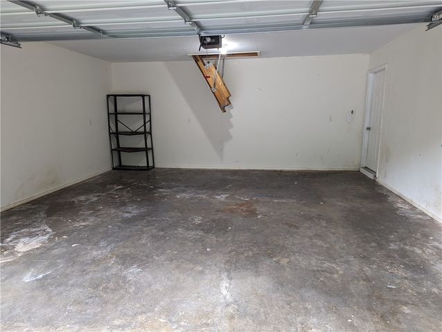 2046 E Farr Lane, Fayetteville, AR 72703