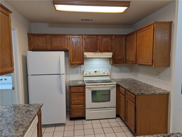 2046 E Farr Lane, Fayetteville, AR 72703