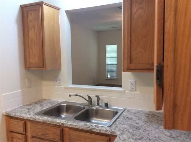 2046 E Farr Lane, Fayetteville, AR 72703