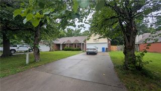 2046 E Farr Lane, Fayetteville, AR 72703
