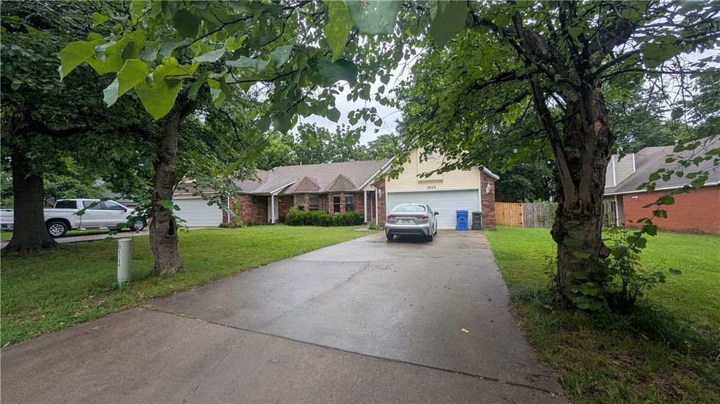 2046 E Farr Lane, Fayetteville, AR 72703