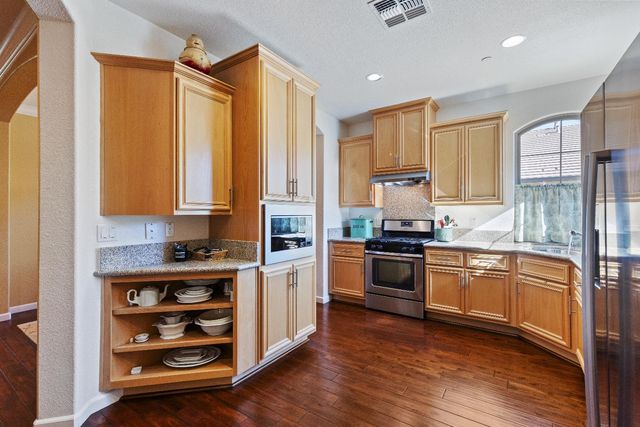 1329 Marseille Ln, Roseville, CA 95747