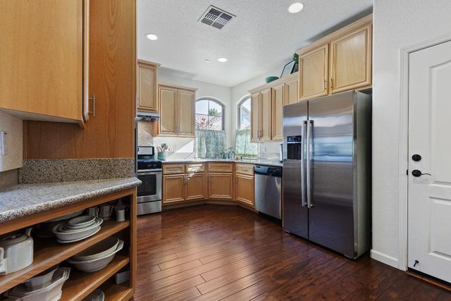 1329 Marseille Ln, Roseville, CA 95747