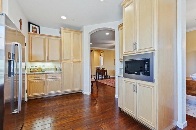 1329 Marseille Ln, Roseville, CA 95747