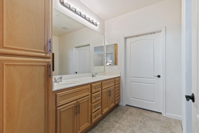 1329 Marseille Ln, Roseville, CA 95747