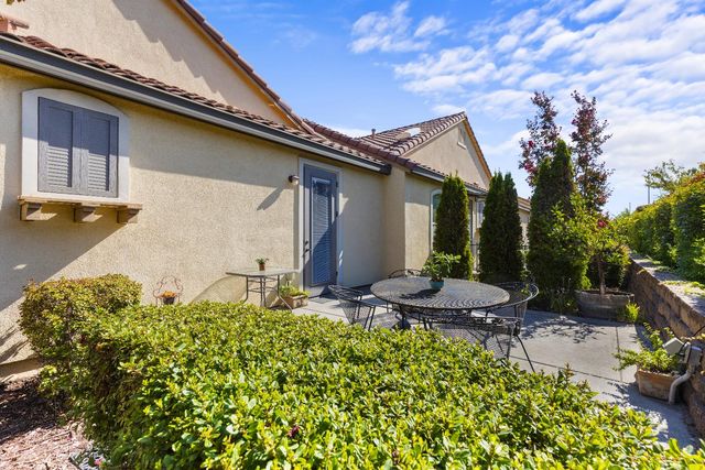 1329 Marseille Ln, Roseville, CA 95747