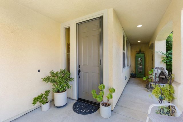 1329 Marseille Ln, Roseville, CA 95747