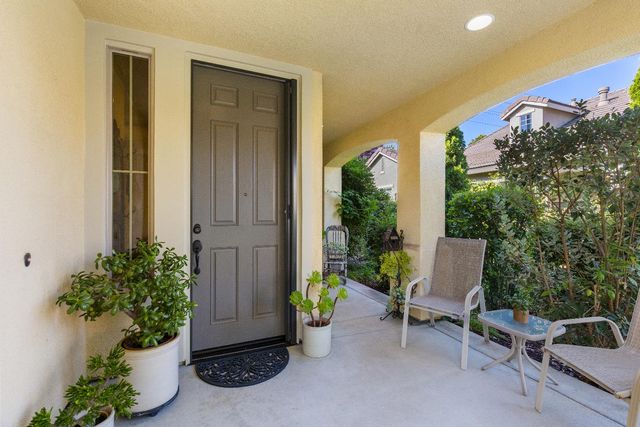 1329 Marseille Ln, Roseville, CA 95747