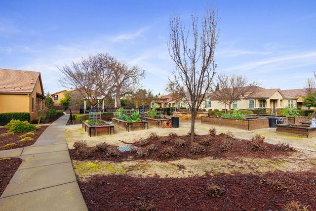 1329 Marseille Ln, Roseville, CA 95747