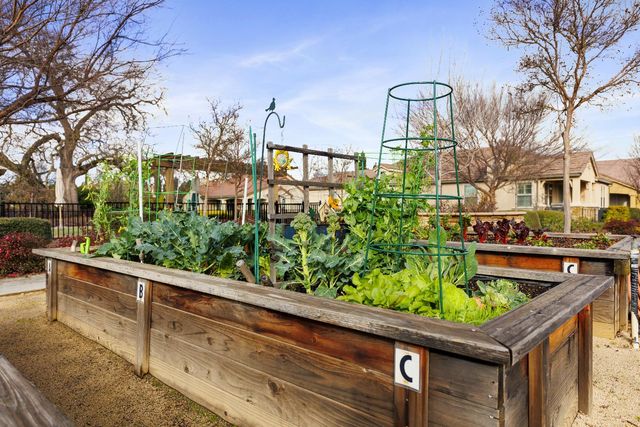 1329 Marseille Ln, Roseville, CA 95747