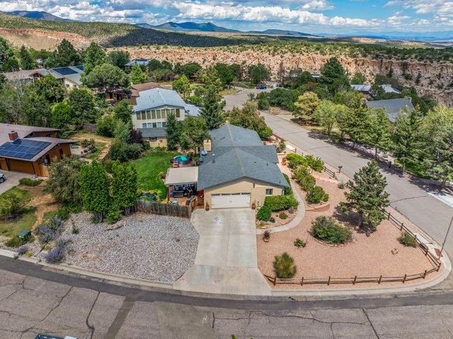 585 Navajo, Los Alamos, NM 87544