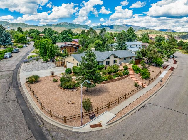 585 Navajo, Los Alamos, NM 87544