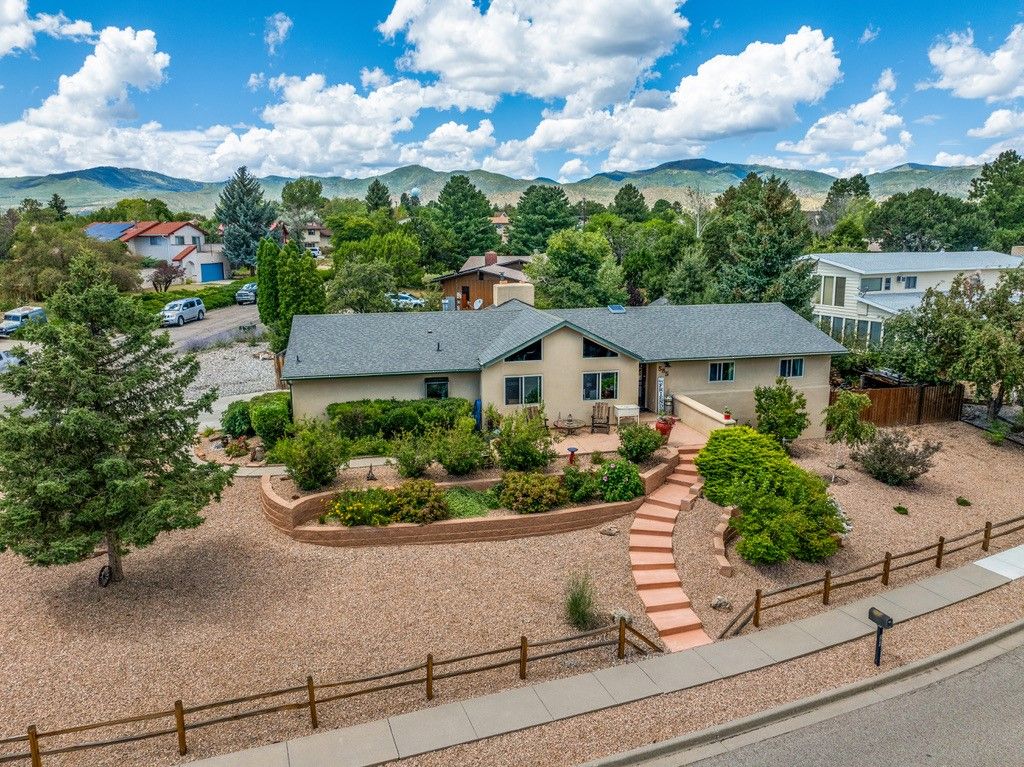 585 Navajo, Los Alamos, NM 87544