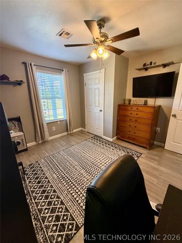 576 N Cowskin Drive, Cleveland, OK 74020