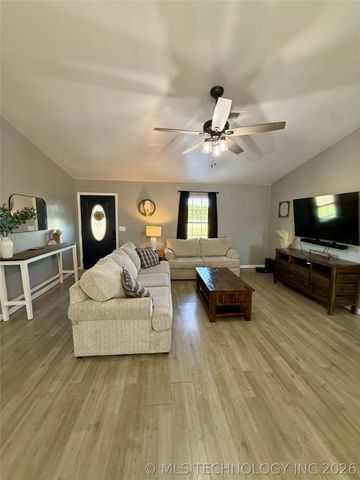 576 N Cowskin Drive, Cleveland, OK 74020